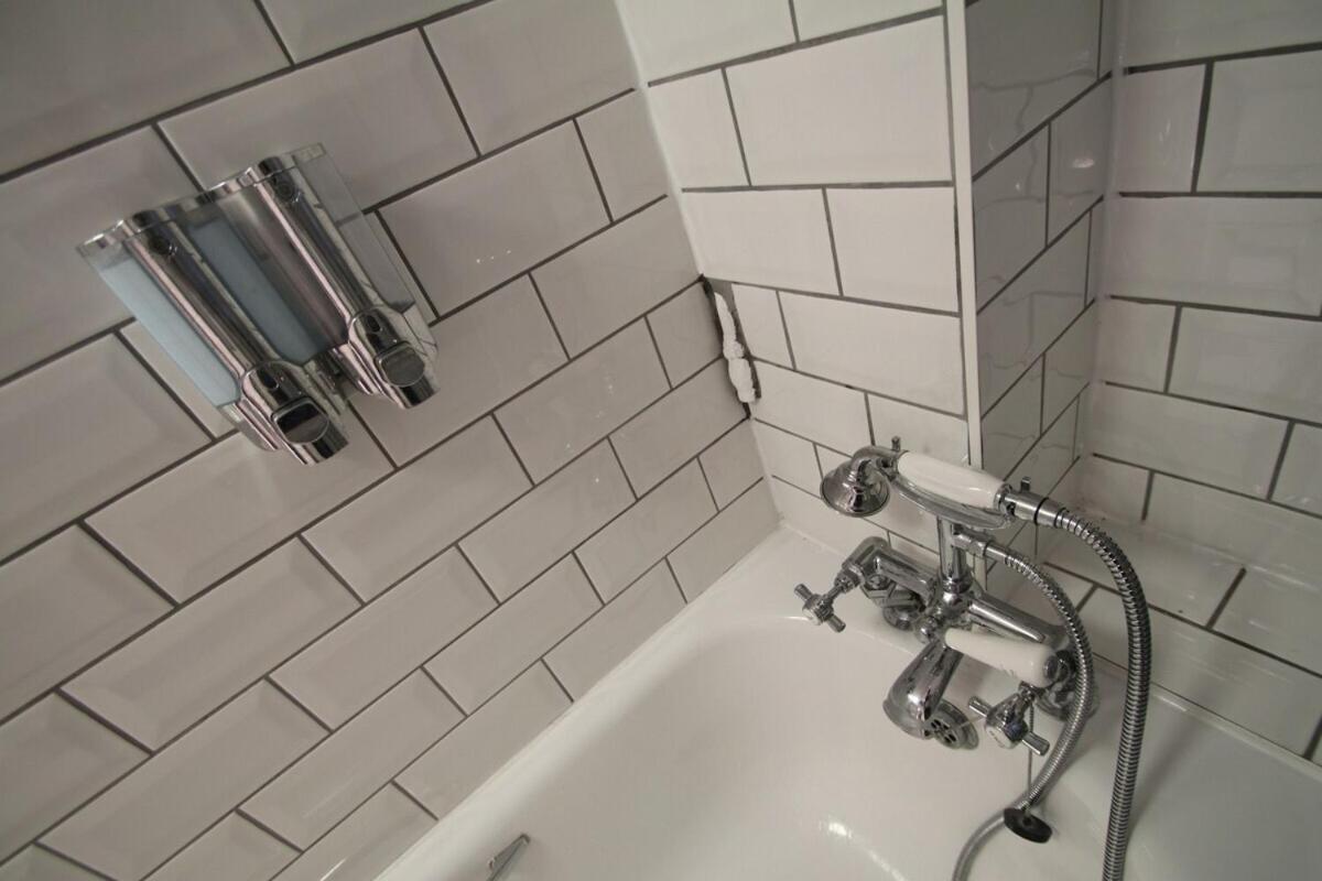 לונדון Molesey Apartments מראה חיצוני תמונה